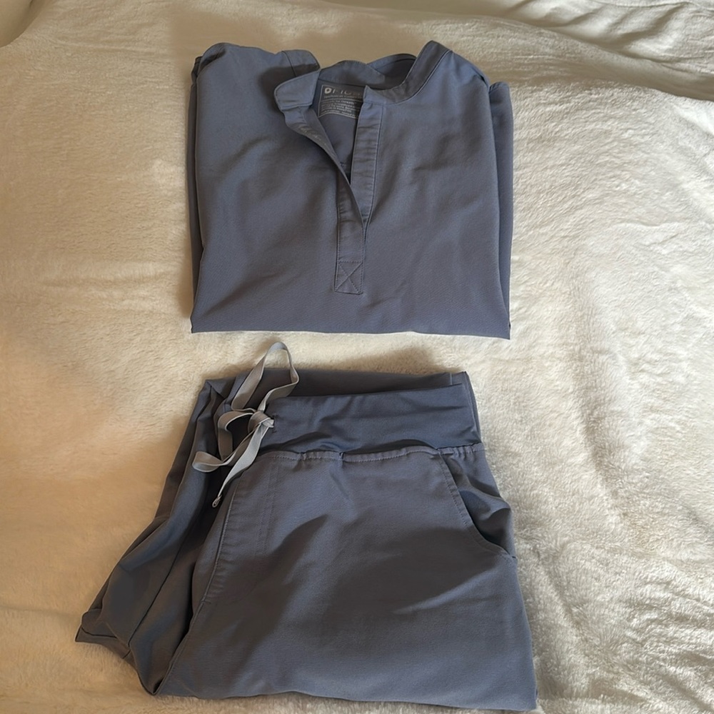 Figs Zamora joggers sizes L and XL with Samuri shirt size L and Xl